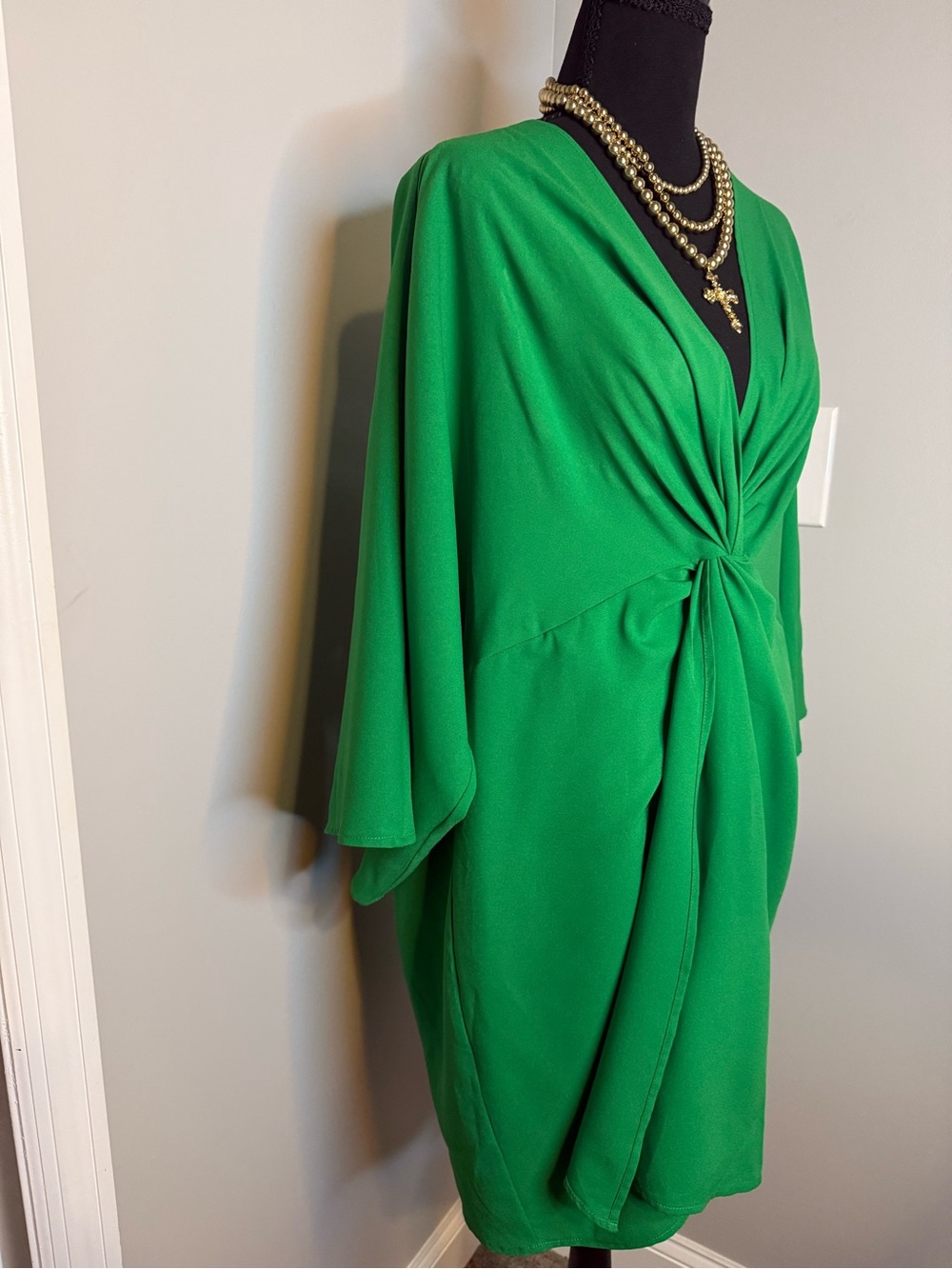 Boohoo Plus Vibrant Green Twist-Front Midi Dress - Picture 3 of 4